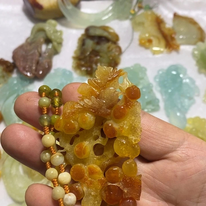 蛇纹石玉未镶嵌颈饰