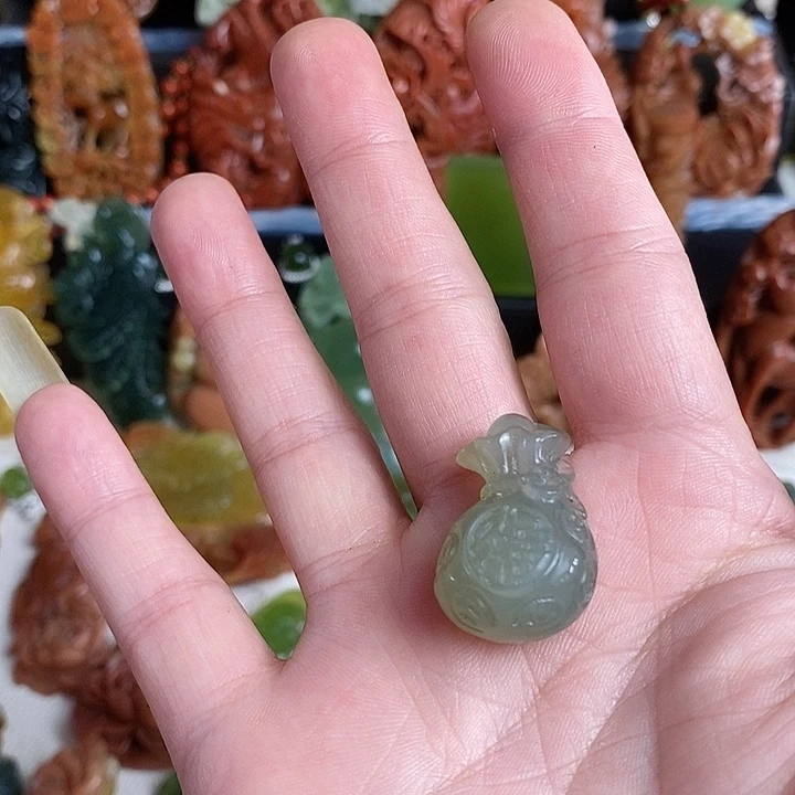 未镶嵌蛇纹石玉颈饰