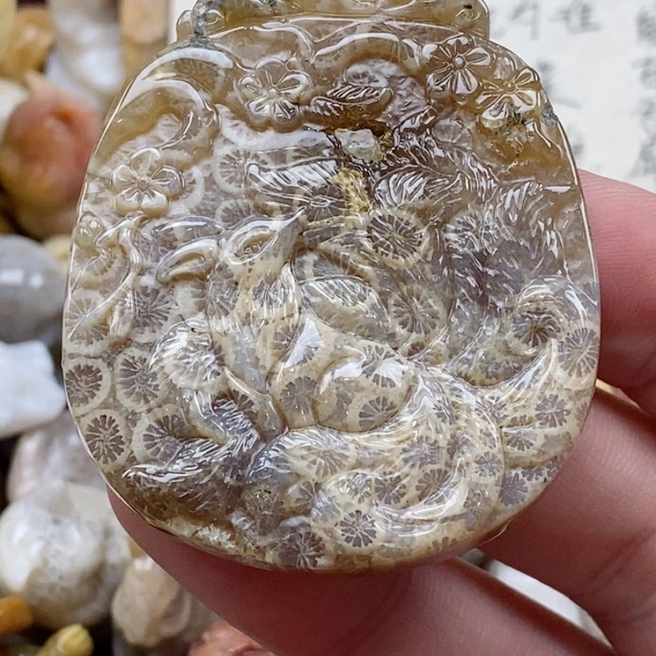 颈饰未镶嵌硅化珊瑚（珊瑚玉）有瑕