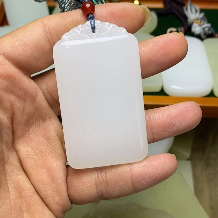 透闪石质玉未镶嵌耳饰46 无事牌