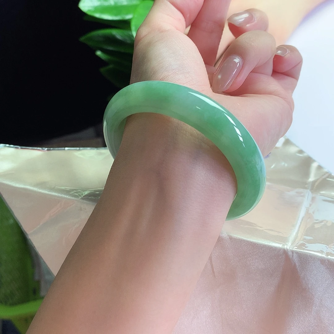 翡翠未镶嵌手镯天然Ａ货翡翠55/56果绿强推款