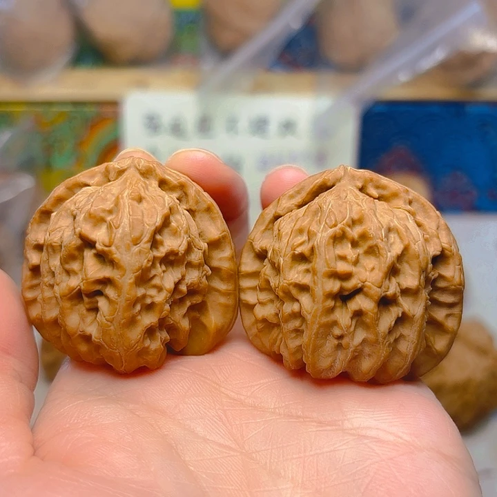 蜜***。文玩核桃吊坠白狮子39