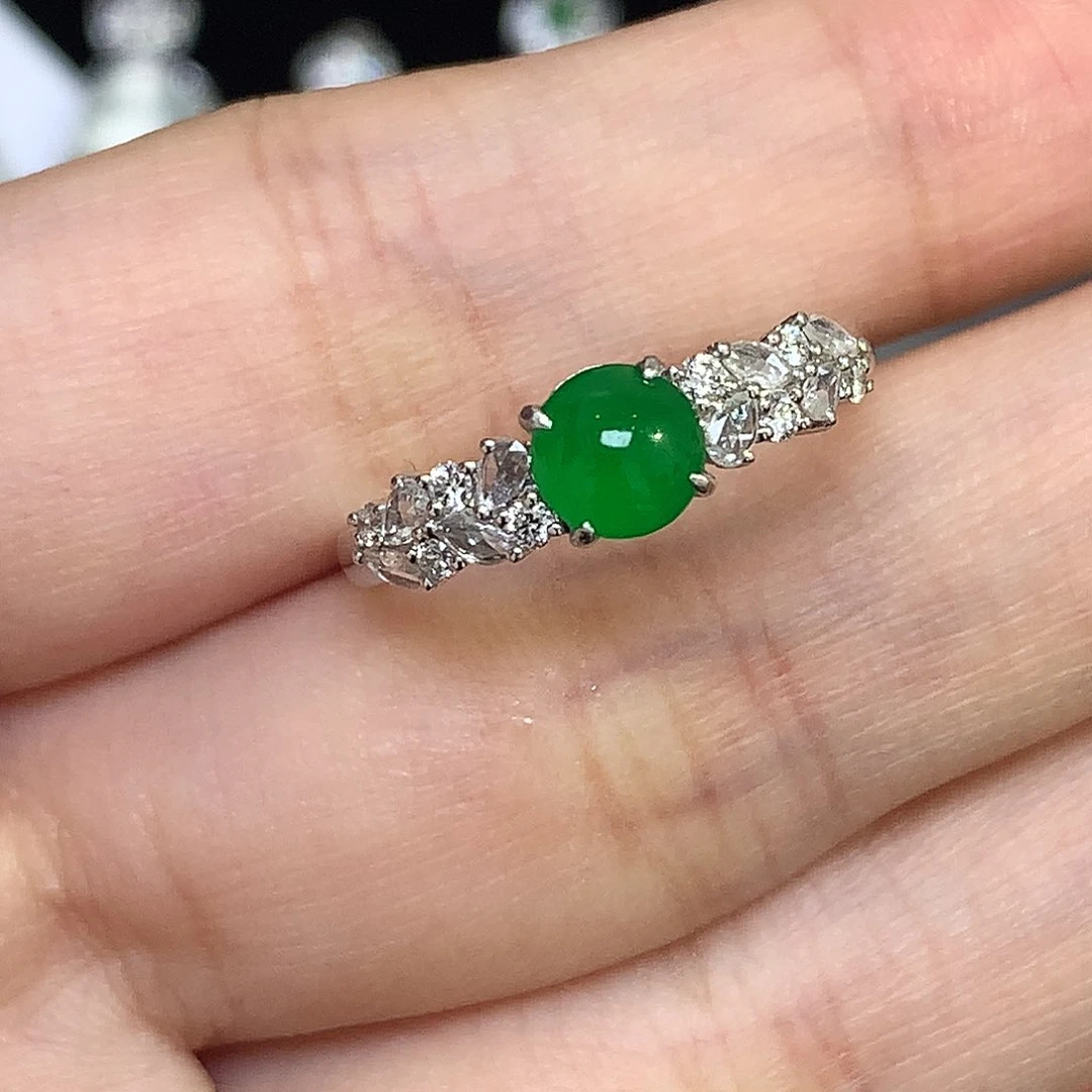 翡翠戒指18K金镶嵌满绿戒指