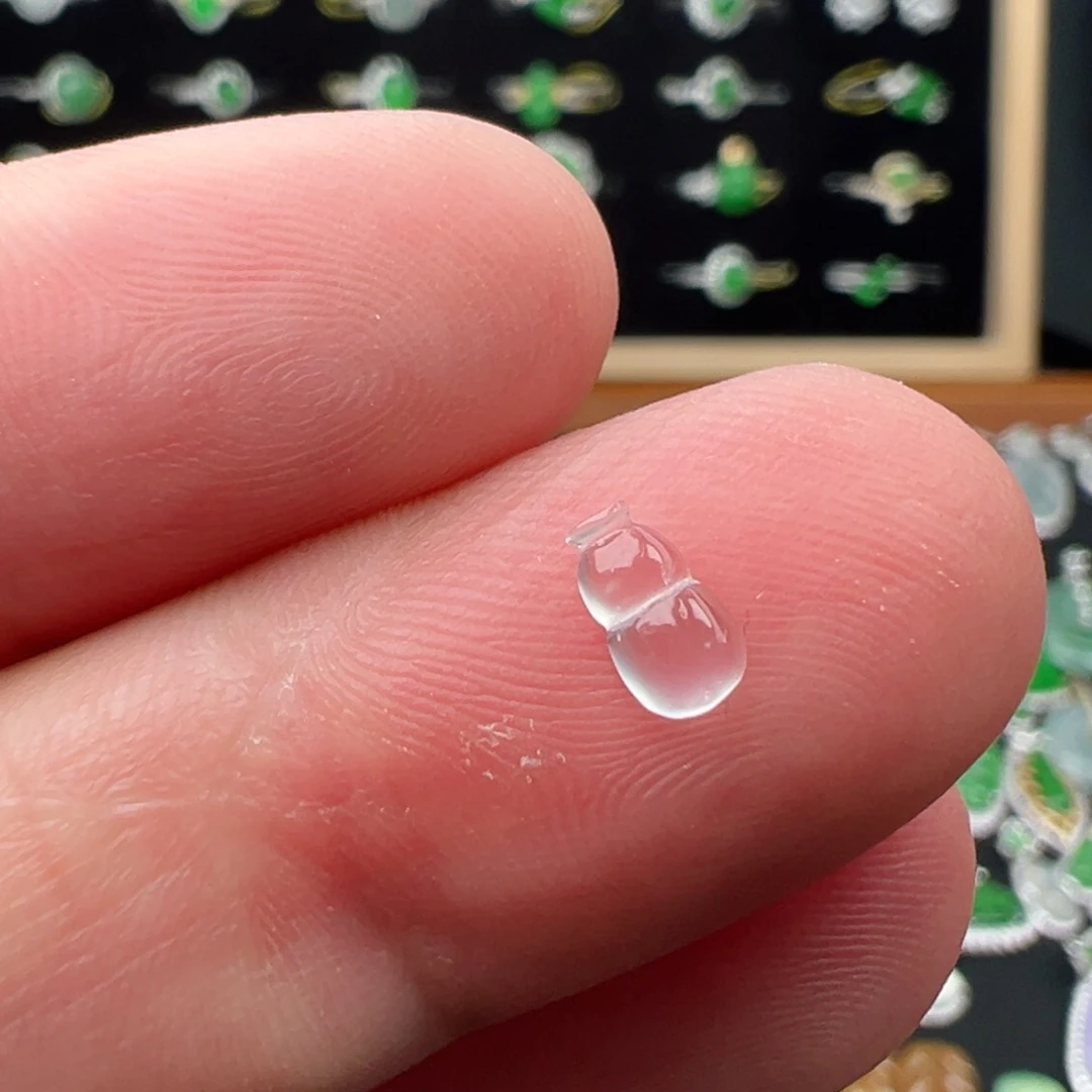 翡翠未镶嵌颈饰葫芦6.3