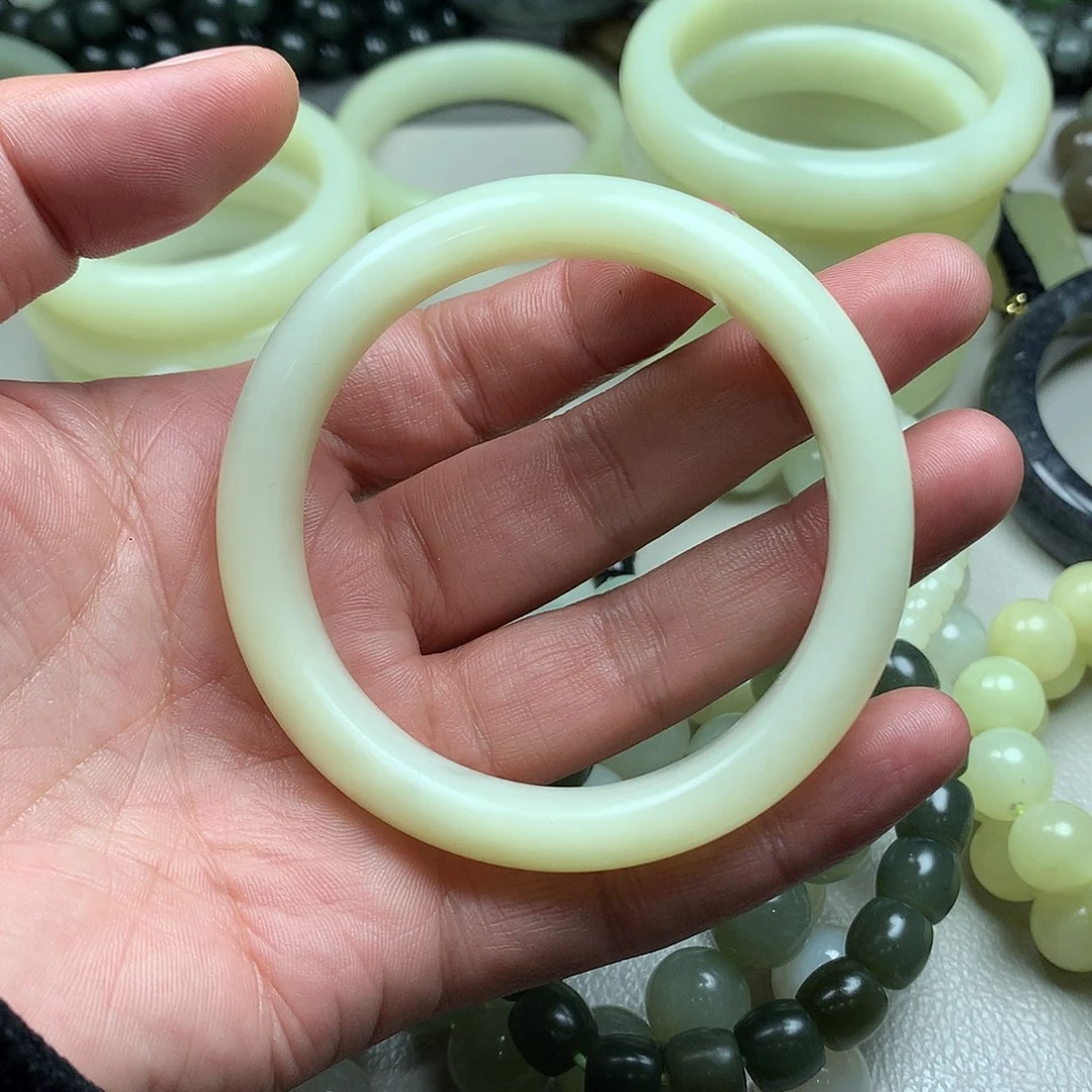 和田玉手镯未镶嵌?**乐58