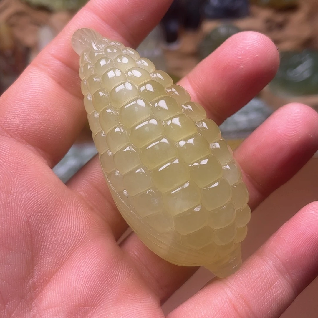 未镶嵌蛇纹石玉珠宝奇石