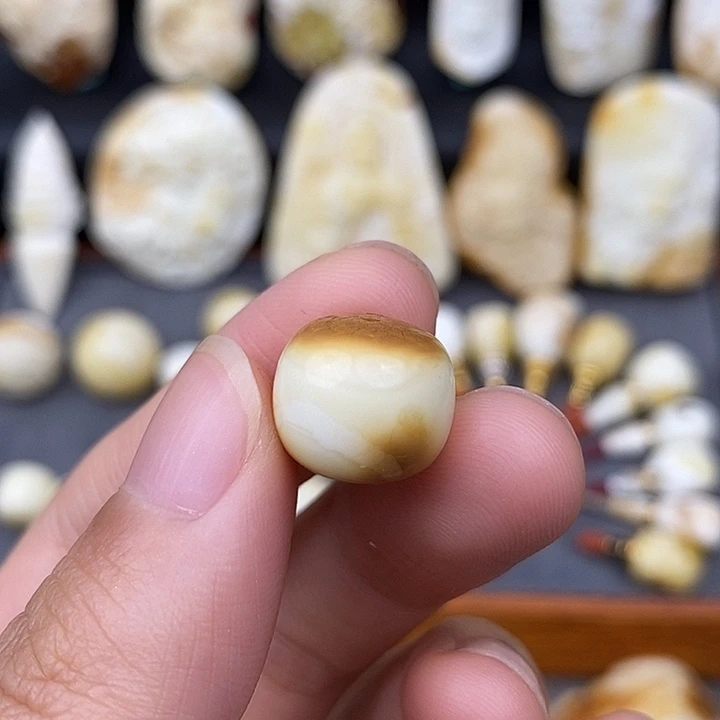 未镶嵌琥珀裸石12老邢i27