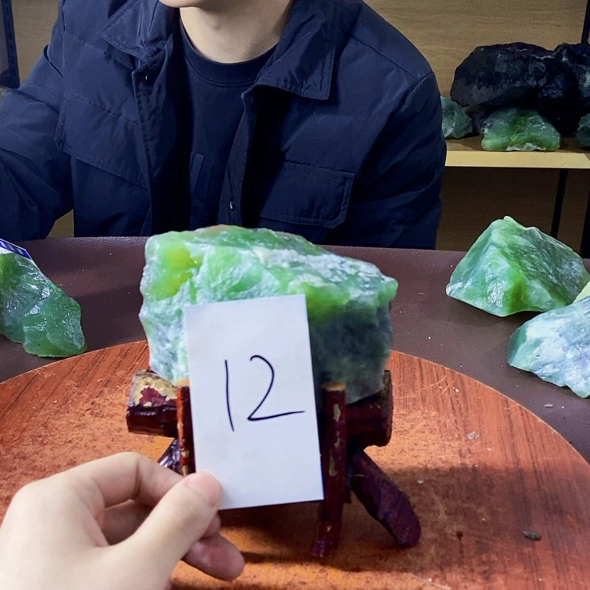 【闪购商品】蛇纹石玉岫玉原石未镶嵌笑**生