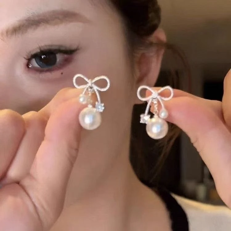 一款两戴蝴蝶结耳环轻奢高级感耳钉时尚气质百搭耳饰