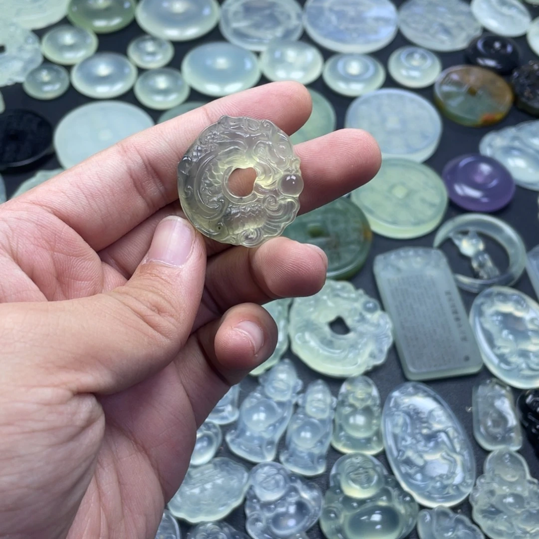 岫玉未镶嵌颈饰龙扣