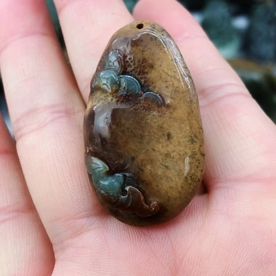 未镶嵌岫岩河磨玉（透闪石质玉）挂件