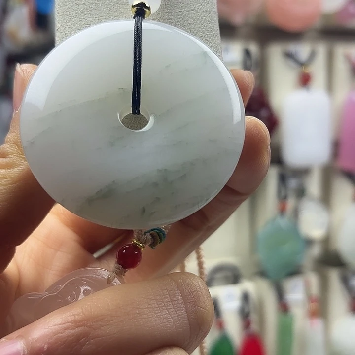 无***局石英质玉未镶嵌颈饰