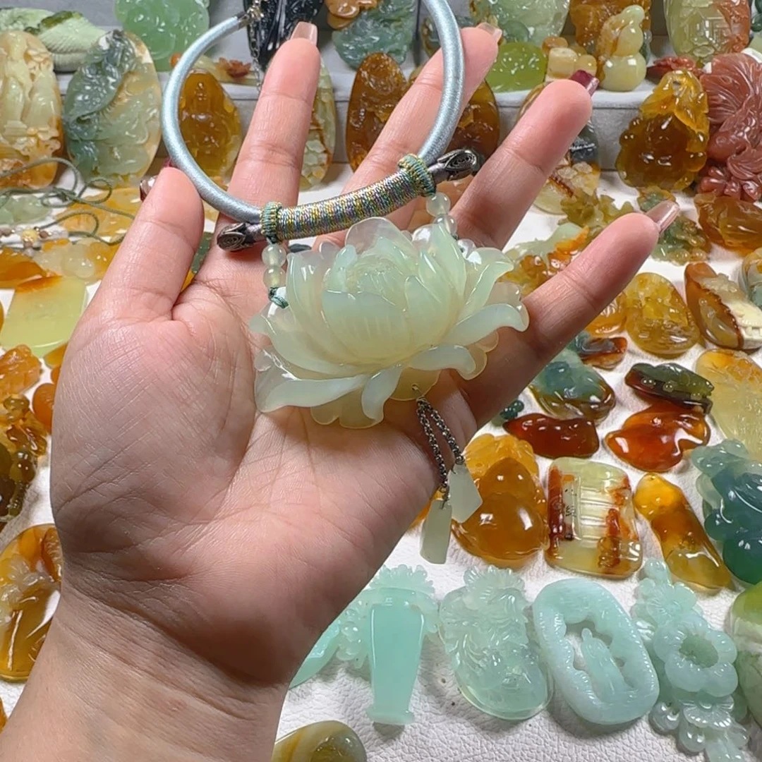 蛇纹石玉颈饰未镶嵌一****祝