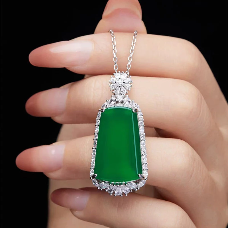 绿玉髓玛瑙无事牌吊坠新中式项链女新款轻奢小众时尚轻奢锁骨项链