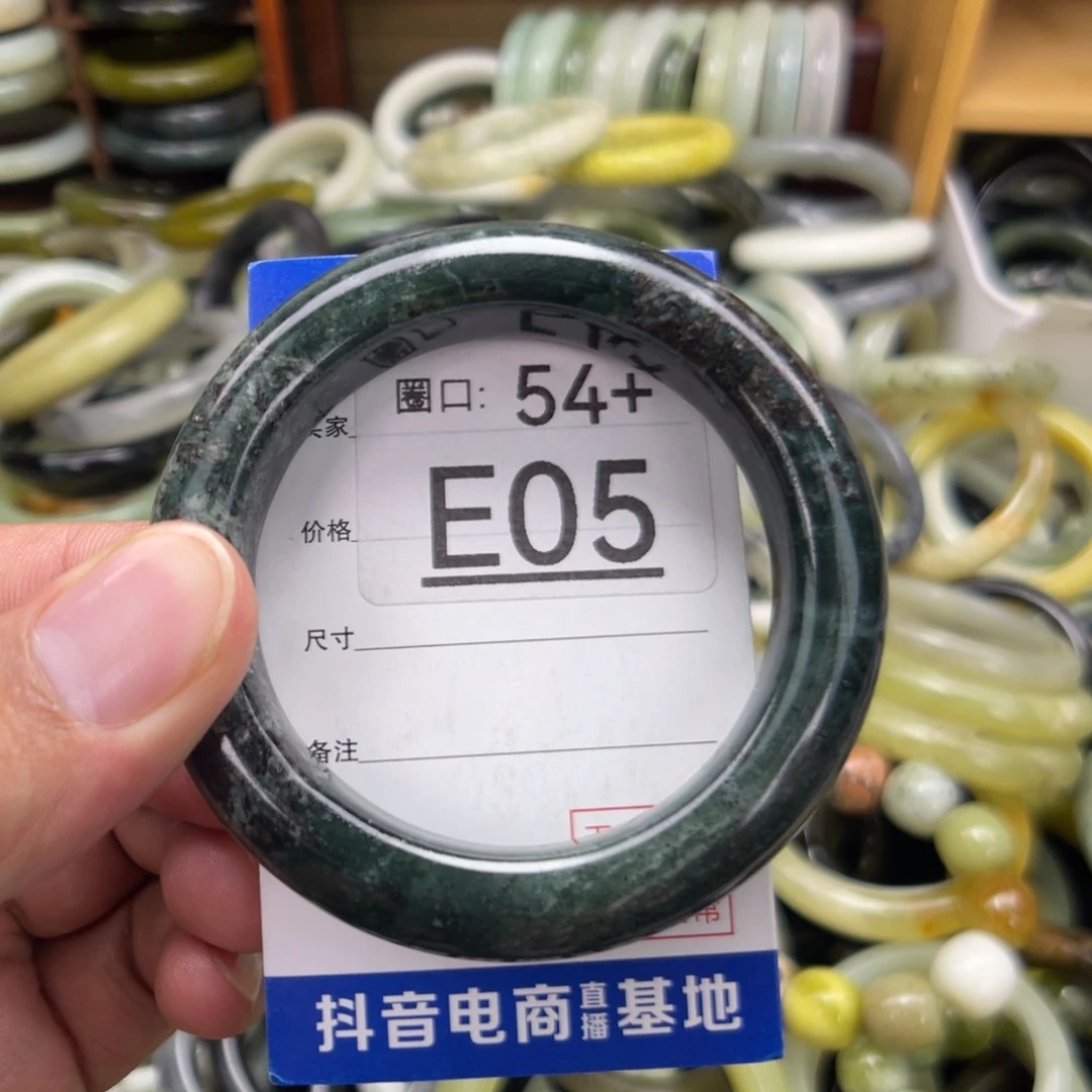 未镶嵌透闪石-蛇纹石玉手镯