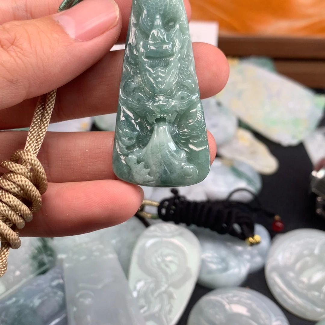 翡翠未镶嵌颈饰福利