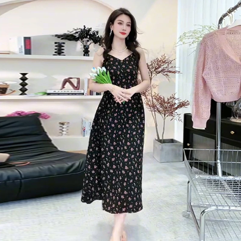 1231法式黑色碎花连衣裙女夏季新款收腰显瘦度假风休闲吊带长裙子