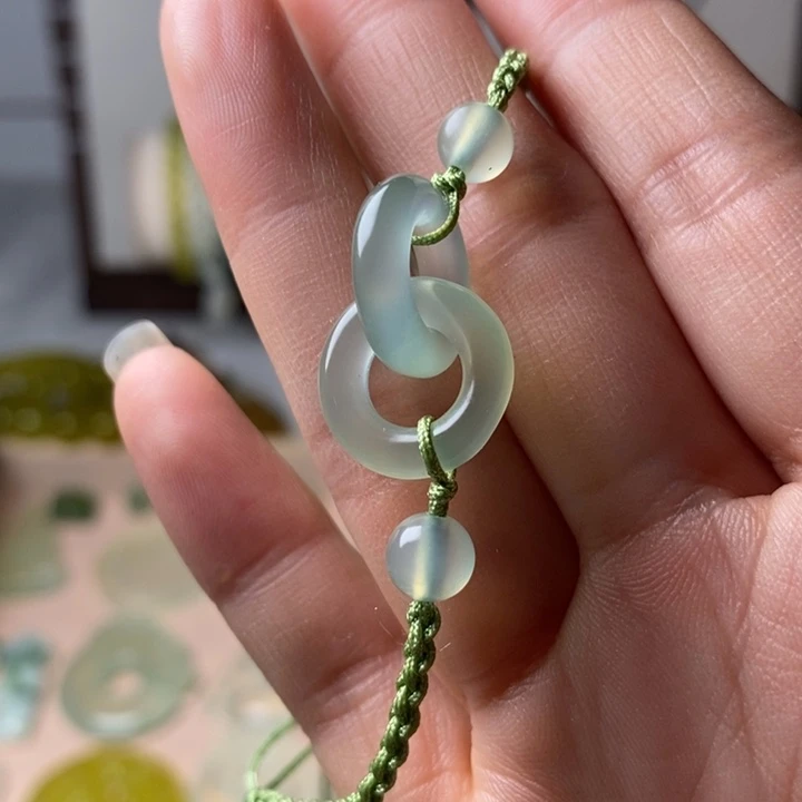 蛇纹石玉颈饰未镶嵌