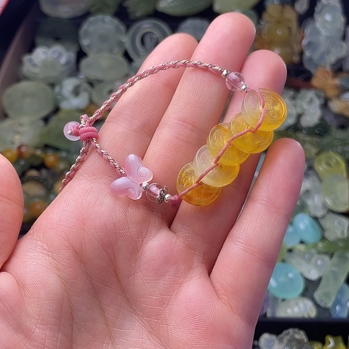 蛇纹石玉合金颈饰花玉五帝钱手链