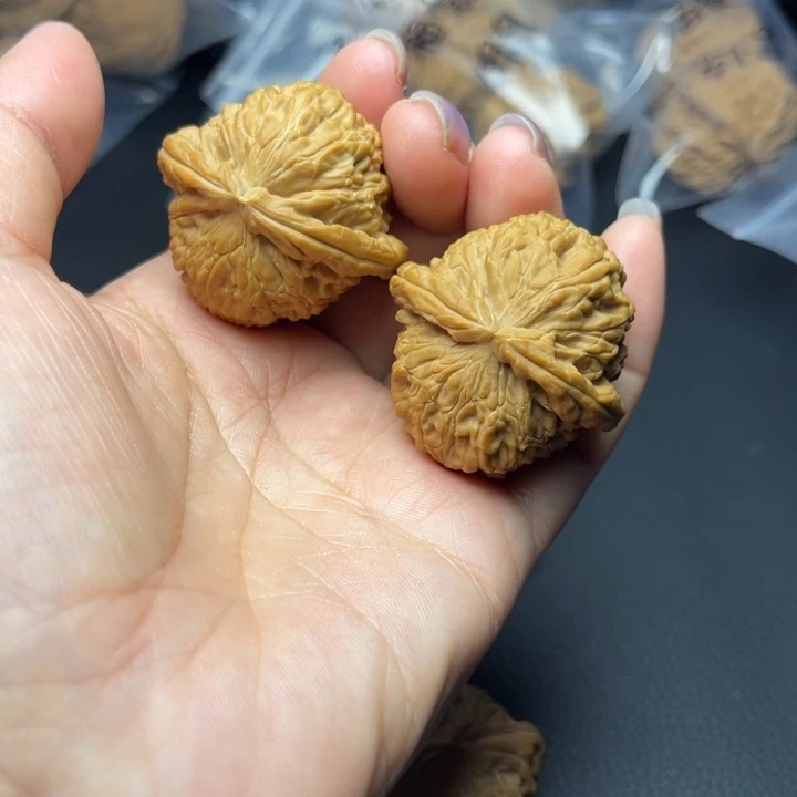 从***L悦缘文玩全品白狮子