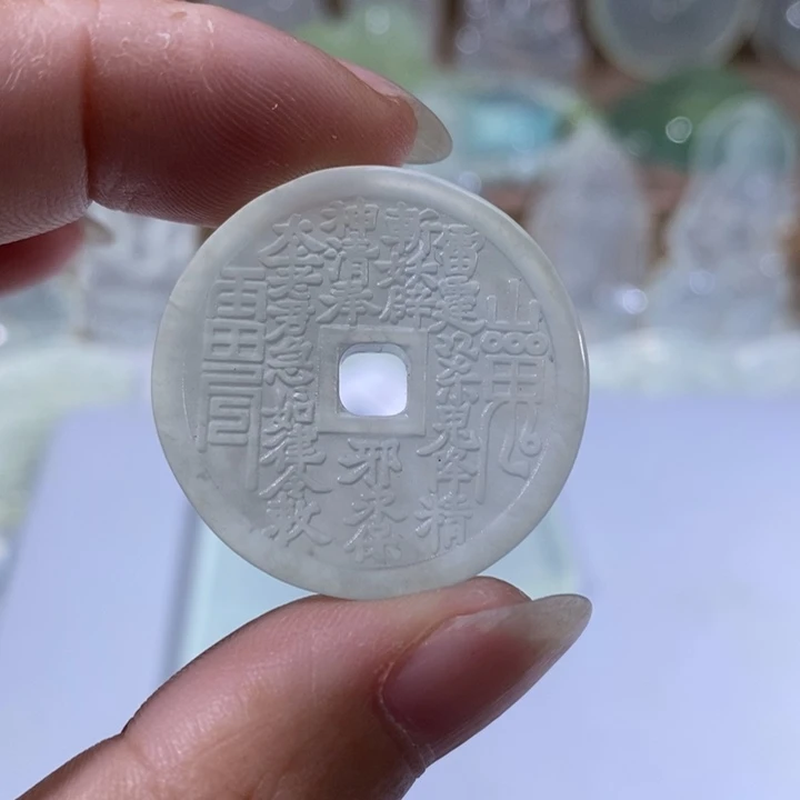 岫玉未镶嵌颈饰吊坠