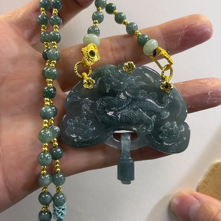 翡翠吊坠(赠链)未镶嵌代编织