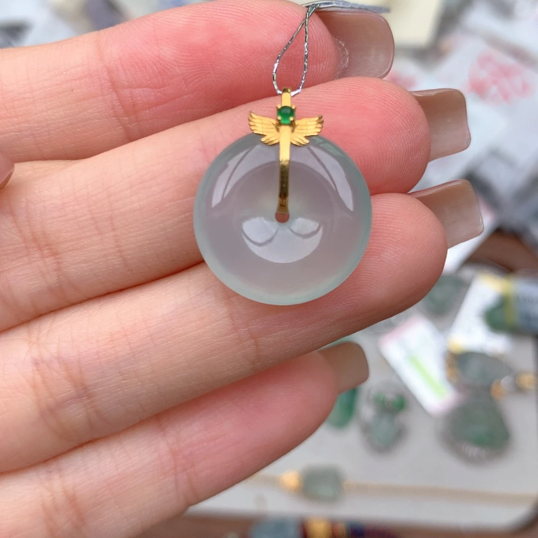 18K金镶嵌挂件翡翠