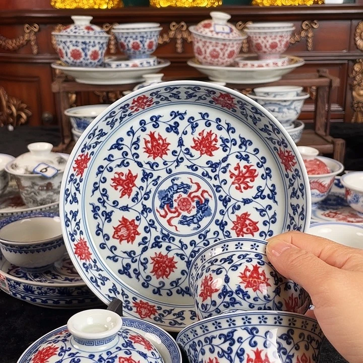 青花釉里红缠枝莲五件套