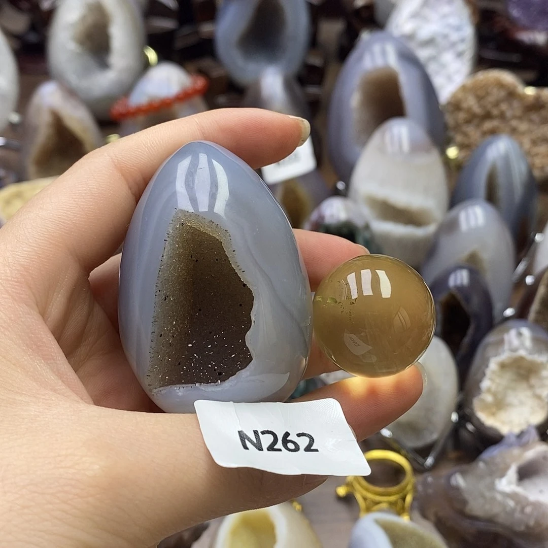 未镶嵌水晶大型摆件（非配饰）插**？