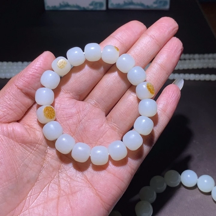 林***森和田玉未镶嵌颈饰