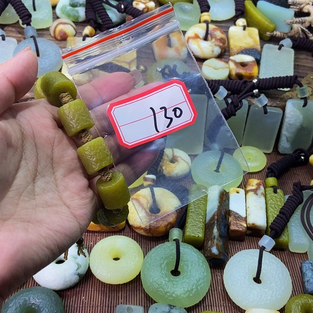 蛇纹石玉未镶嵌挂件嘿***。