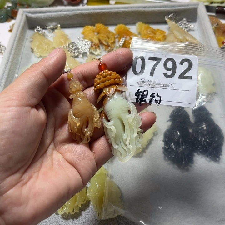 巫***北蛇纹石玉合金耳饰