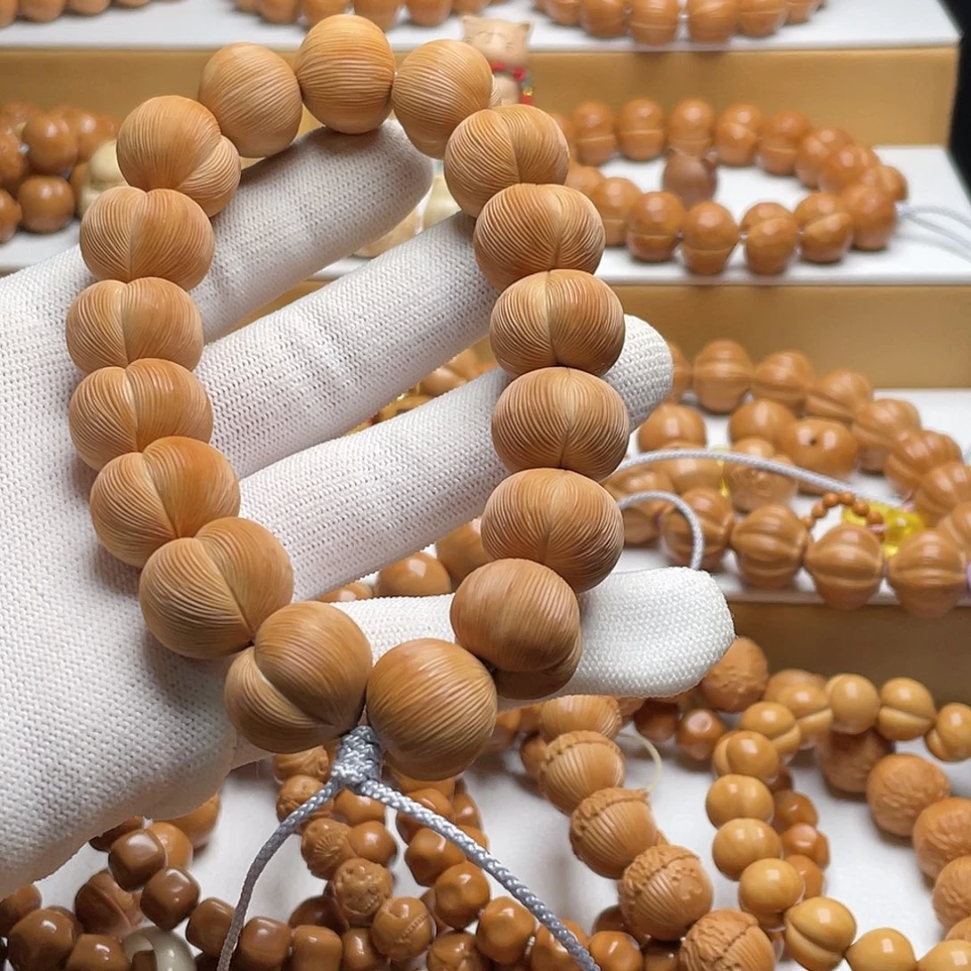 猴头核桃吊坠丝绒屁桃