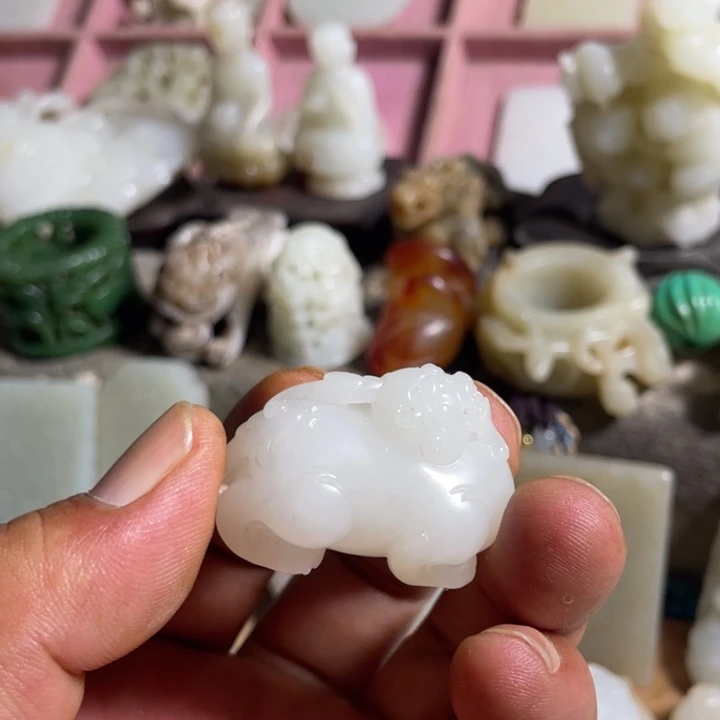 老***狼和田玉未镶嵌吊坠(不含链)