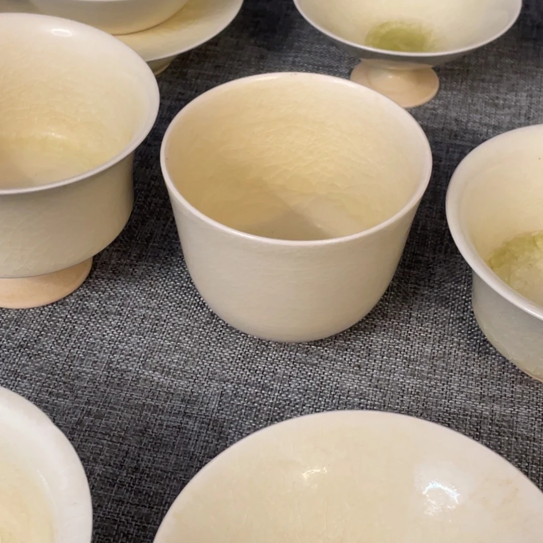 开***玩赏品隋白釉深腹杯