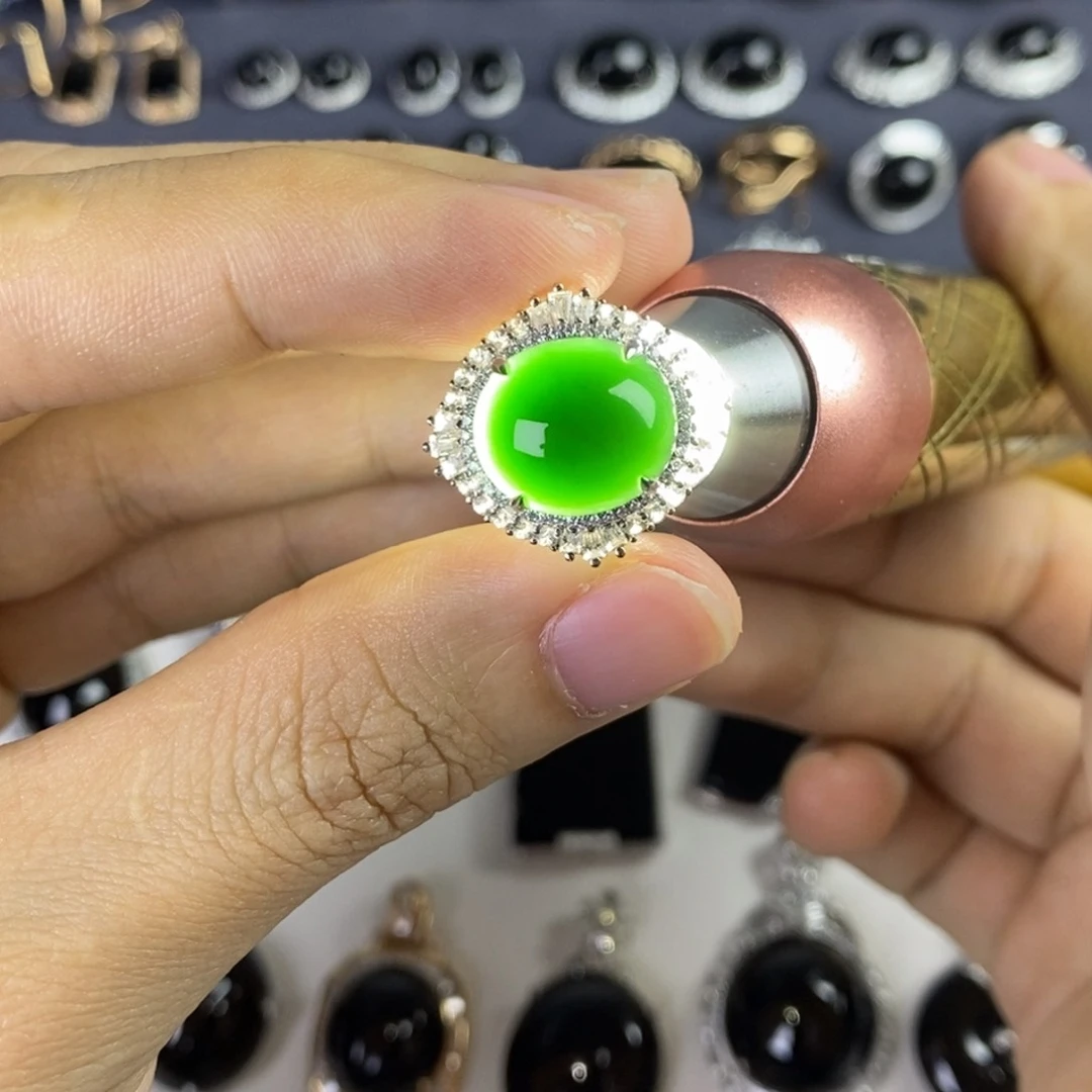 18K金镶嵌戒指翡翠