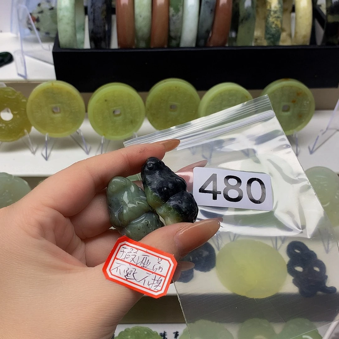 蛇纹石玉颈饰未镶嵌思*