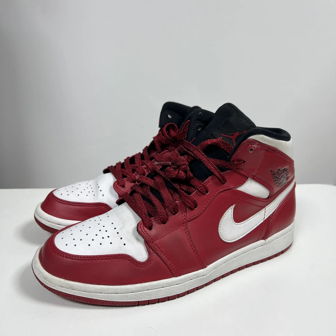 95新 aj1mid白红 41码 中帮休闲鞋 板鞋