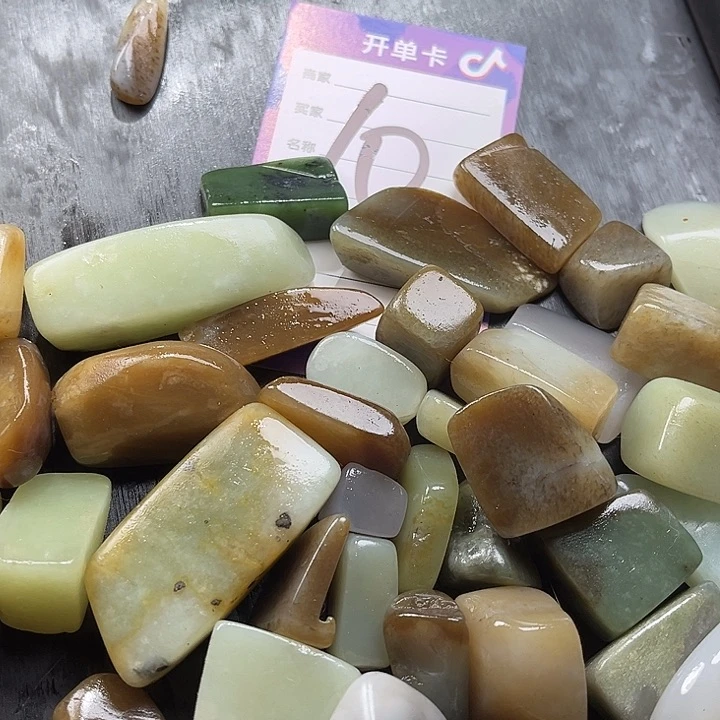 和田玉边角料未镶嵌翠*猫