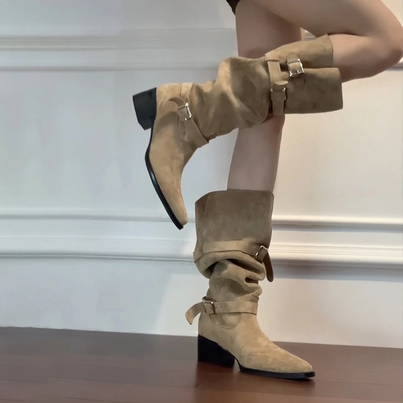 不过膝长靴女2025年春夏卡其色绒面时尚靴子女粗跟显瘦褶皱堆堆靴