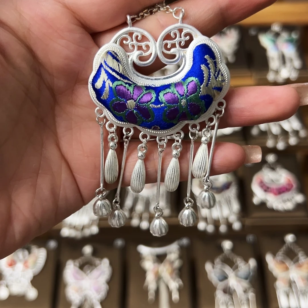 布艺非金属非遗手工苗绣吊坠项链