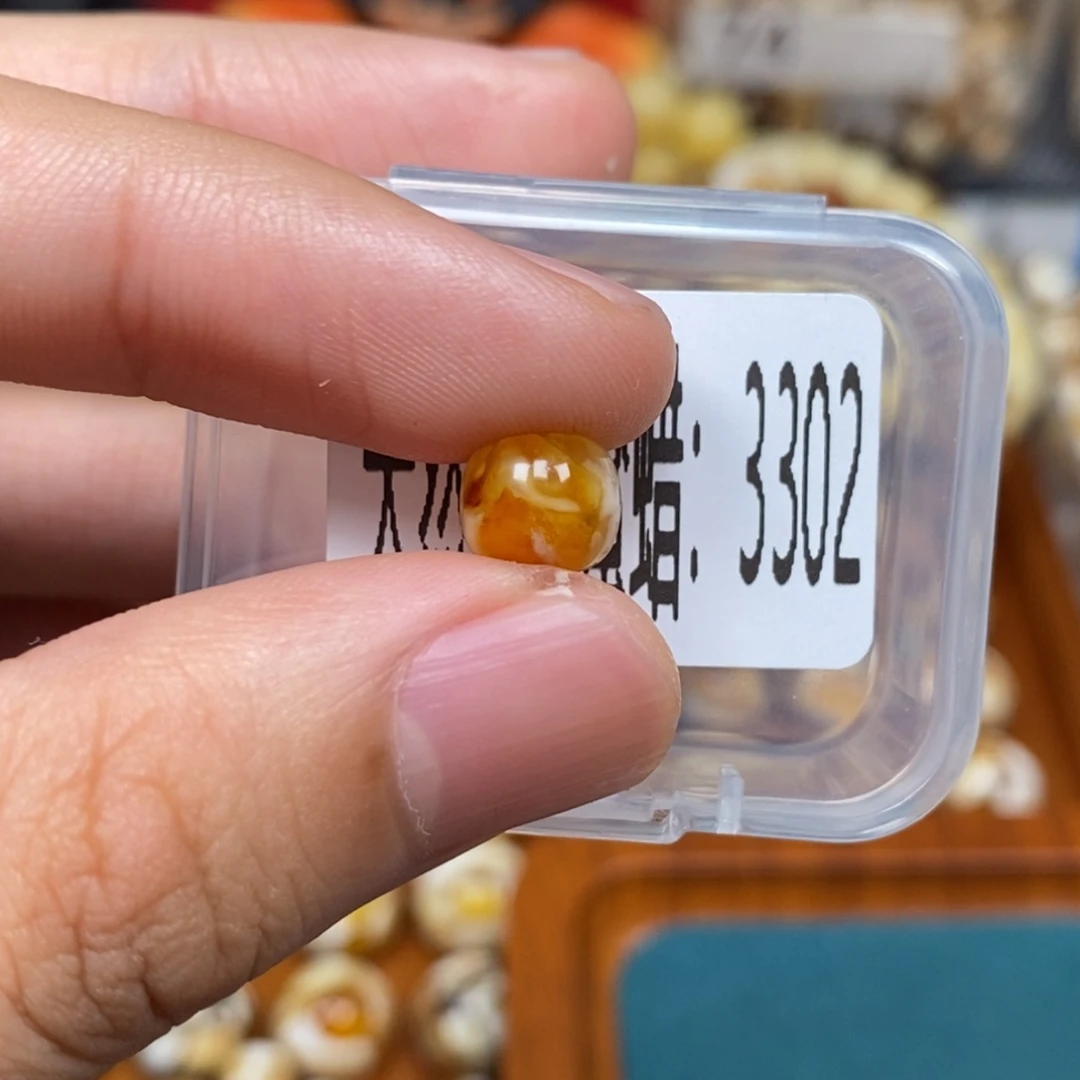 蜜蜡未镶嵌珠宝奇石3302