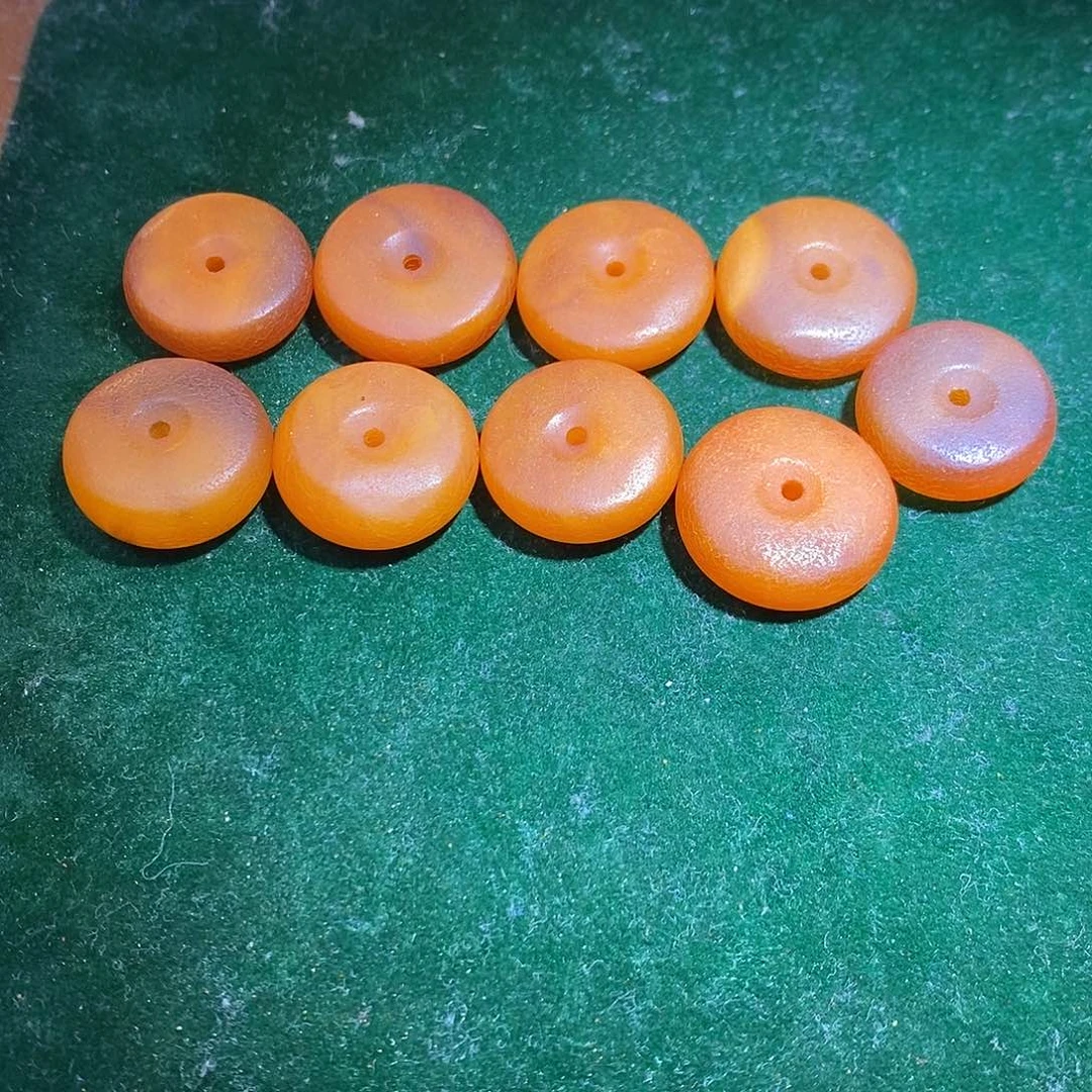 白***瑰未镶嵌琥珀珠宝奇石