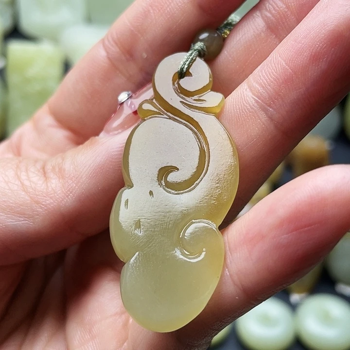 和田玉（糖玉）未镶嵌颈饰