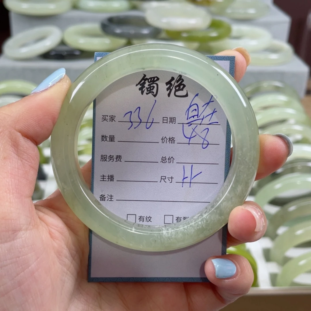 【闪购商品】蛇纹石玉手镯未镶嵌自**染