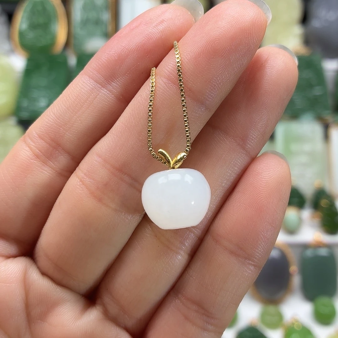 李***龙和田玉未镶嵌颈饰