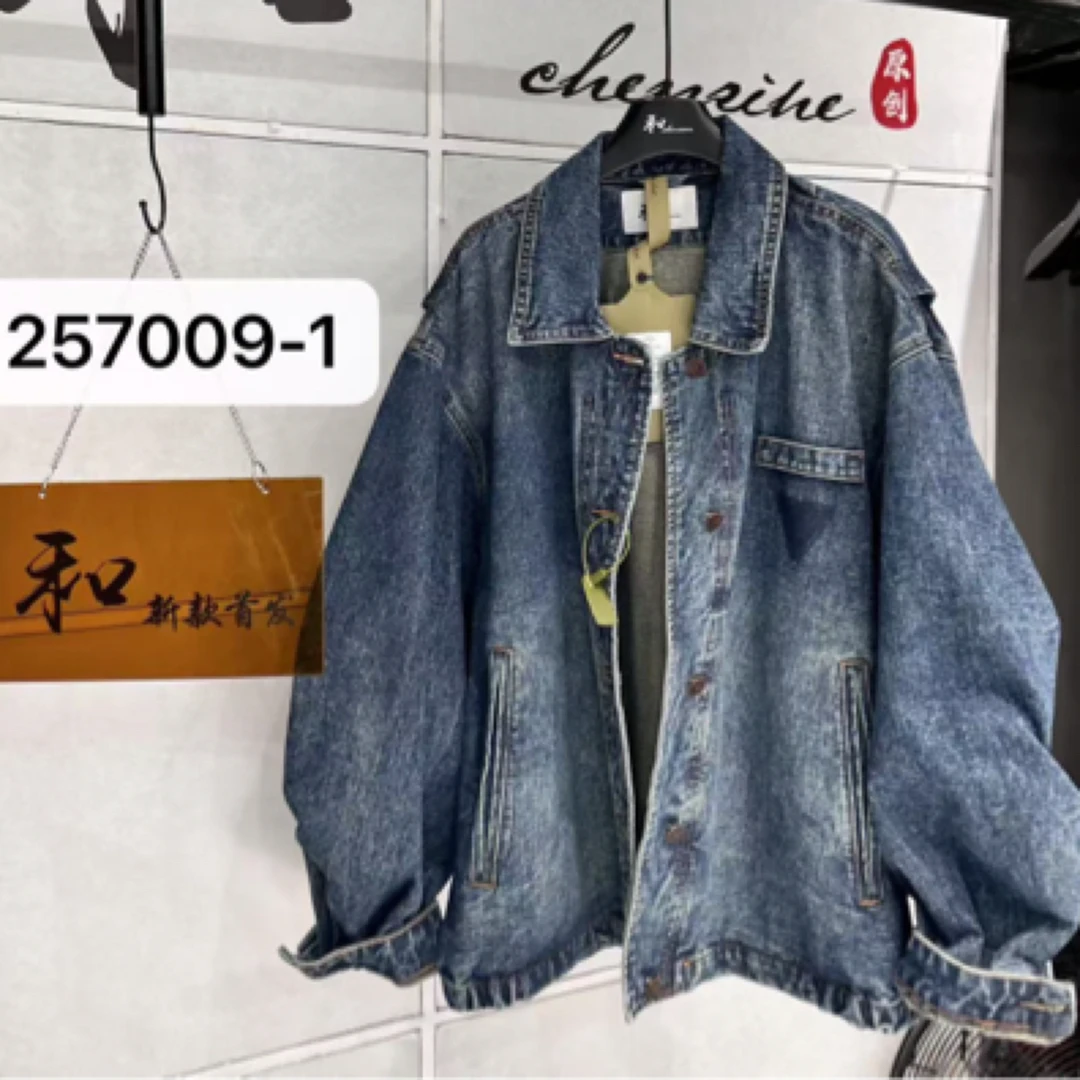 YX推荐/257009-1和家秋季新款三角标弯刀袖牛仔外套