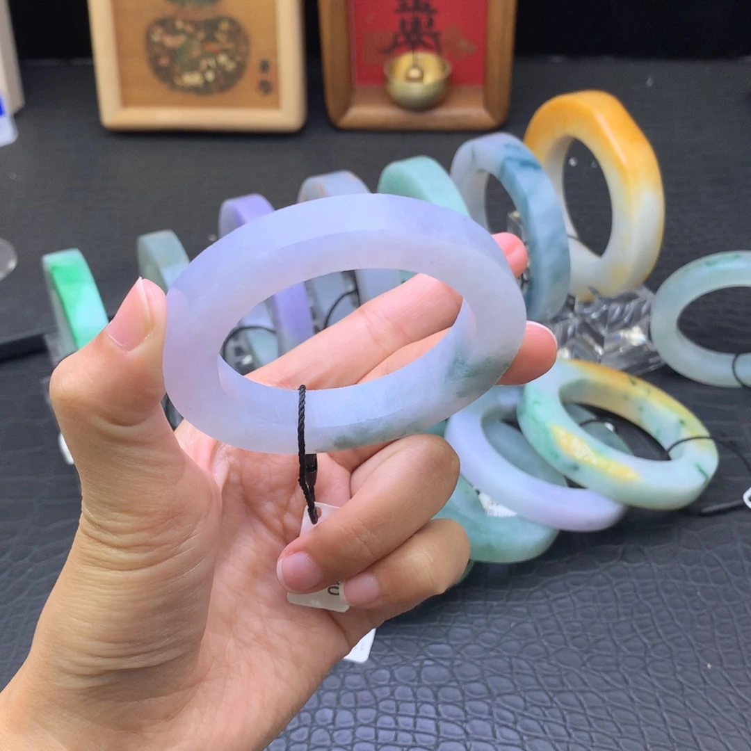 定制翡翠未镶嵌翡翠手镯