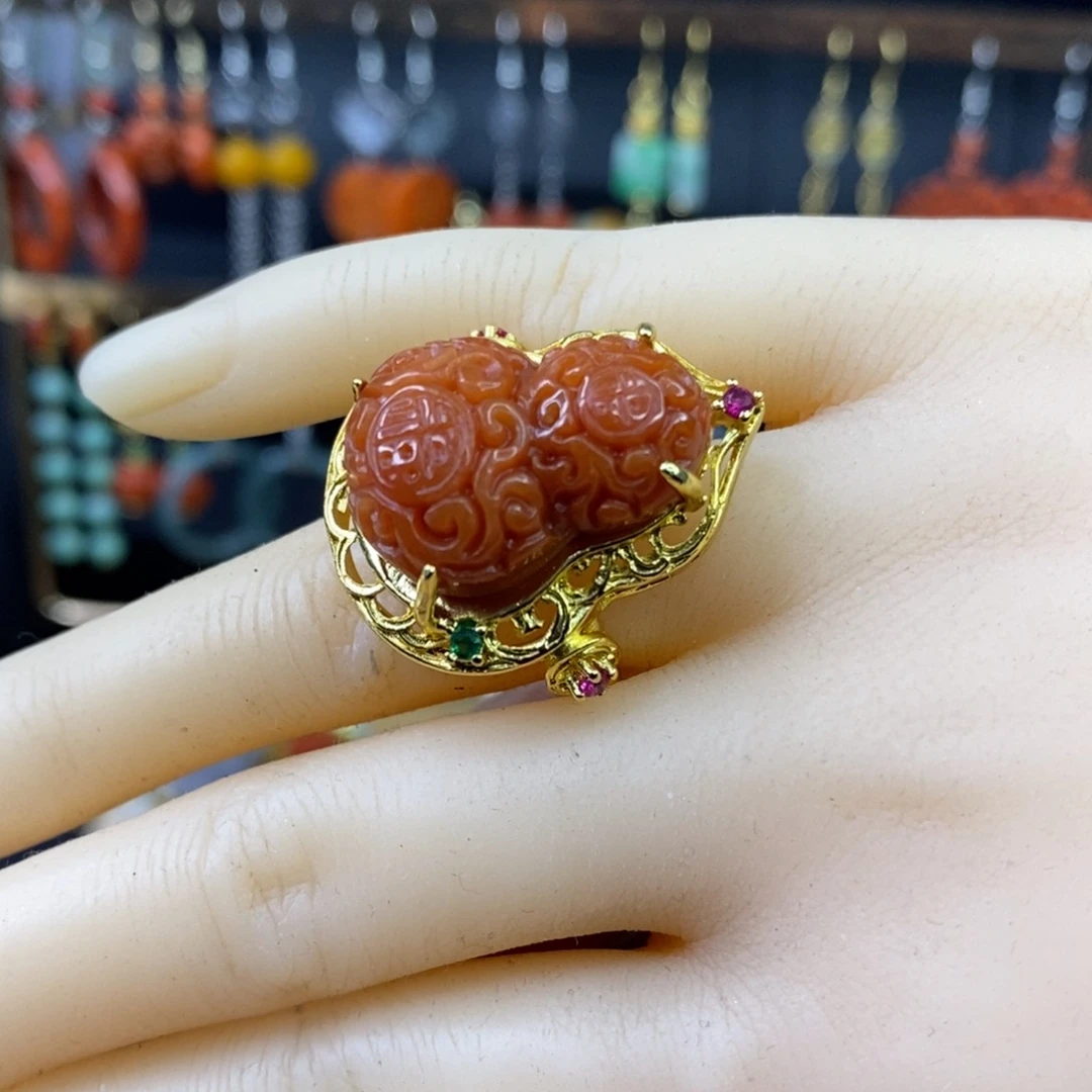 颈饰未镶嵌翡翠戒指