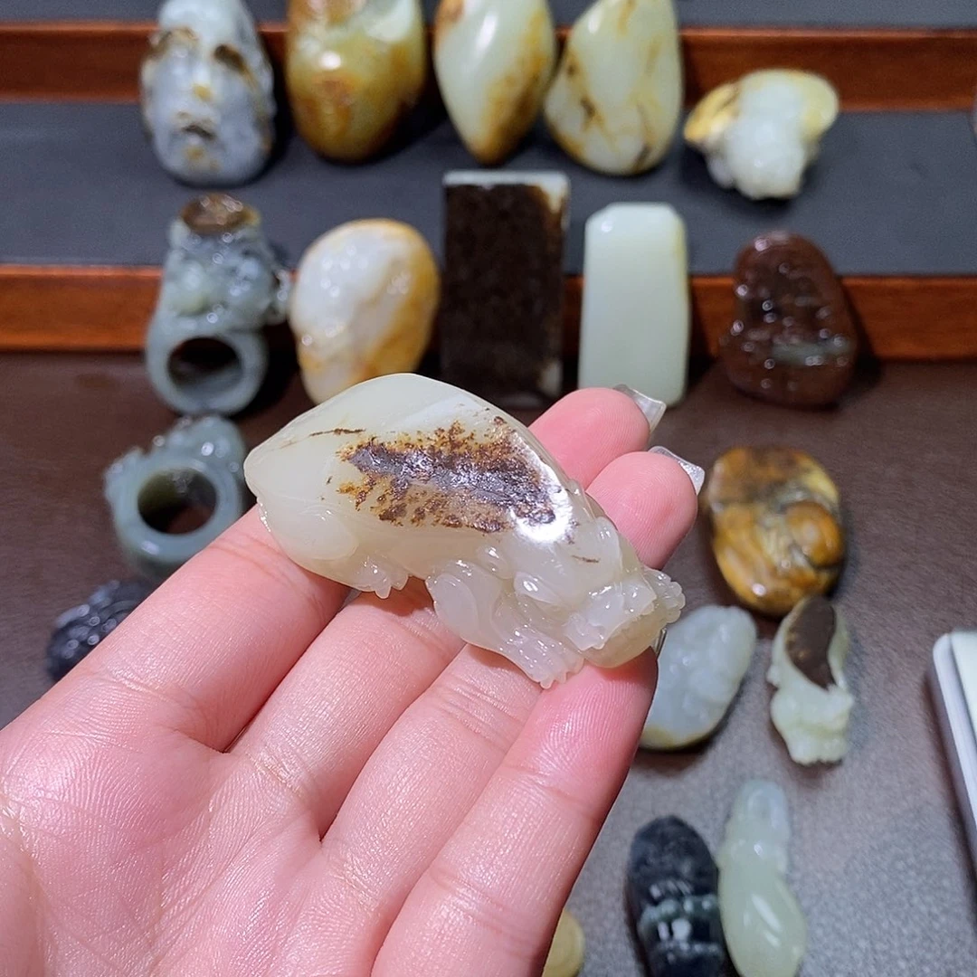 ****1颈饰未镶嵌和田玉